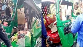 দুই সিএনজি মুখোমুখি, প্রাণ গেল তিনজনের