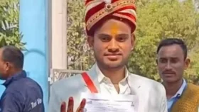 বিয়ের সাজে পরীক্ষাকেন্দ্রে, বাইরে অপেক্ষায় বরযাত্রী