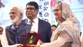 &lsquo;দই বেচে বই বিলানো&rsquo; জিয়াউলের পাশে দাঁড়াচ্ছেন প্রধানমন্ত্রী