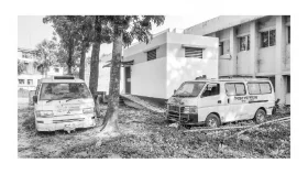 ৪ অ্যাম্বুলেন্স নষ্ট অন্যটি তালাবদ্ধ