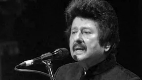 সুরের সফর থামল ৭২-এ