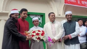 বিশ্বজয়ী হাফেজ বশিরকে সংবর্ধনা দিল ছাত্রলীগ