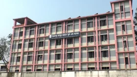 ৯ ছাত্রীর চুল কাটায় শিক্ষিকা বরখাস্ত