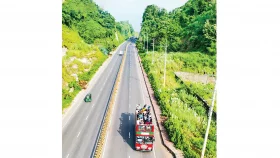 পর্যটন ভুবনের আলো ছায়া