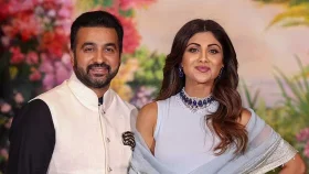 চোখের জল ধরে রাখতে পারেননি রাজ