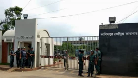 দশ ট্রাক অস্ত্র মামলায় আরও ৫ জনের মুক্তি