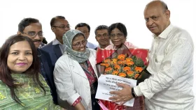 নবনিযুক্ত প্রতিমন্ত্রীকে স্বাস্থ্যমন্ত্রীর ফুলেল শুভেচ্ছা