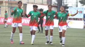 প্রীতির জোড়া গোলে জয়ে শুরু বাংলাদেশের