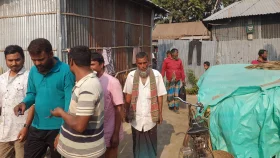 নিজ বাড়ির সামনেই বৃদ্ধকে পিষে দিলো অটোরিকশা