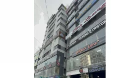 এক ভবনেই ডজনের বেশি রেস্তোরাঁ
