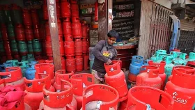 বিদ্যুতের পর দাম বাড়ল এলপি গ্যাসের