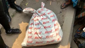 বস্তায় লাশ ভেবে এগিয়ে যায়নি কেউ, খুলে যা মিলল...