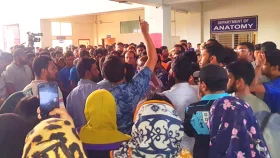 ক্লাস করতে না চাওয়ায় ছাত্রকে গুলি করলেন মেডিকেল শিক্ষক!