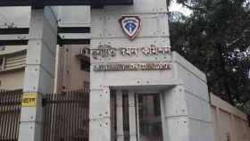 ছোটখাটো দুর্নীতিজাজদের ধরলেও প্রভাবশালীধের বেলায় চুপ