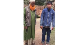 পায়ে শিকল বাঁধা অবস্থায় এসএসসি পরীক্ষা দিচ্ছে আলম