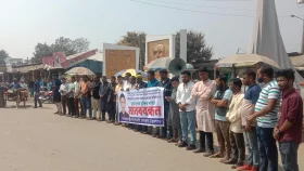 সাংবাদিক রানার মুক্তির দাবিতে বালিয়াডাঙ্গীতে মানববন্ধন