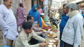 বগুড়ায় ইফতারে কদর বেড়েছে টক দইয়ের