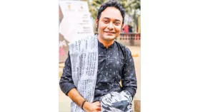 এখন মোবাইল কেনা আর টিকটকের নেশায় আচ্ছন্ন প্রজন্ম