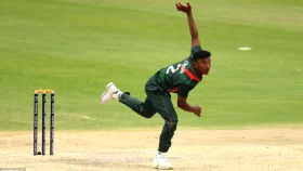 অভিষেকেই বিব্রতকর রেকর্ড পেসারের