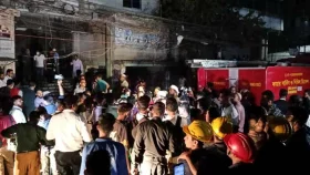 ভবনের ছাদ আশ্রয় নেওয়া চারজনকে উদ্ধার