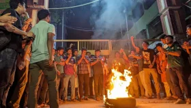 গভীর রাতে শিক্ষার্থীদের বিক্ষোভ, উপাচার্যের&nbsp;আশ্বাস