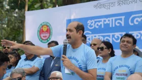 &lsquo;যারা পয়ঃবর্জ্য সরাসরি ফেলবে তাদের পাইপে কলাগাছ থেরাপি দেব&rsquo;