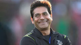 সিরিজের মাঝেই শ্রীলঙ্কার পেস বোলিং কোচের দায়িত্বে আকিব জাভেদ