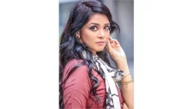 ফিরছেন শার্লিন ফারজানা