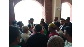 বিচারপ্রার্থী নারীর নাক ফাটালেন আইনজীবী