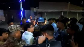 দিনহাটার রাস্তায় দুই মন্ত্রীর হাতাহাতি