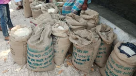 পেকুয়ায় খাদ্যবান্ধব কর্মসূচীতে পচা চাল বিক্রির অভিযোগ