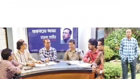 অস্ত্র কলম ক্যামেরা যোদ্ধা
