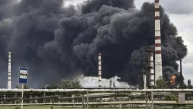 রাশিয়ার বৃহৎ তেল শোধনাগারে হামলা, ড্রোন হামলায় নিহত ১
