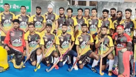 চ্যাম্পিয়নদের রুখে দিল পুলিশ