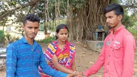 দাঁড়িয়ে থেকে প্রেমিকের সঙ্গে স্ত্রীর বিয়ে দিলেন যুবক!
