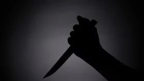 &lsquo;পাগল&rsquo; বলায় বান্ধবীকে ছুরি দিয়ে কোপালেন যুবক