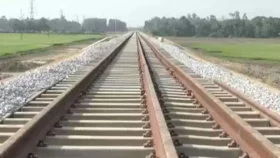 অরক্ষিত রেলক্রসিংয়ে মোটরসাইকেল, কাটা পড়ে ২ যুবকের মৃত্যু