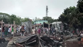 &lsquo;পরনের কাপড় আর পকেটে ২০০ টাকা ছাড়া কিছু নেই&rsquo;
