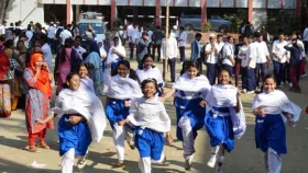 কমতে পারে ছুটি, শনিবারও স্কুল খোলা রাখার ইঙ্গিত