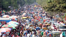 ছুটির দিনেও ঘোরে না চাকা