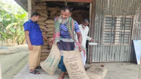 নিষেধাজ্ঞায় চাল পায়নি অর্ধেক জেলে পরিবার