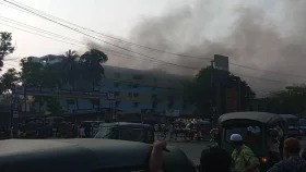 চট্টগ্রামে জুতার কারখানায় আগুন