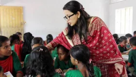 শিক্ষার্থীর হিসেবে এগিয়ে থাকলেও শিক্ষকতায় বহু পিছিয়ে নারীরা