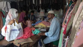 ঈদ ঘিরে ব্যস্ততা বেড়েছে দর্জিপাড়ায়