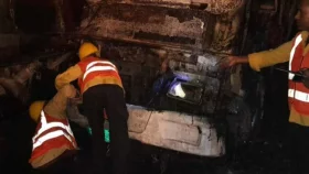 কাভার্ডভ্যান-লরির সংঘর্ষে দুই গাড়িতেই আগুন, নিহত ১
