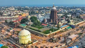 জগন্নাথ মন্দিরে পুলিশকে মারধর করায় ব্রিটিশ যুবক আটক