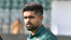 বাবরের স্বীকার, বড় শট খেলার ক্ষমতা নেই তার