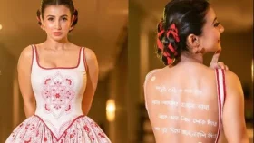 আজব পোশাকে নজর কাড়লেন মনামী