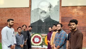 বঙ্গবন্ধুর প্রতিকৃতিতে ‘ছাত্রলীগের’ ফুল, আইনি পথে বুয়েট শিক্ষার্থীরা