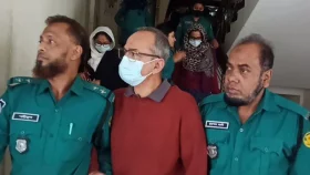 ডেইলি স্টারের নির্বাহী সম্পাদক আশফাকুল হককে অব্যাহতি